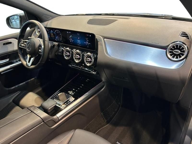 Gebraucht Mercedes B200 Progressive 163 PS (119 kW) 2019 Mountaingrau metallic Van / Kleinbus