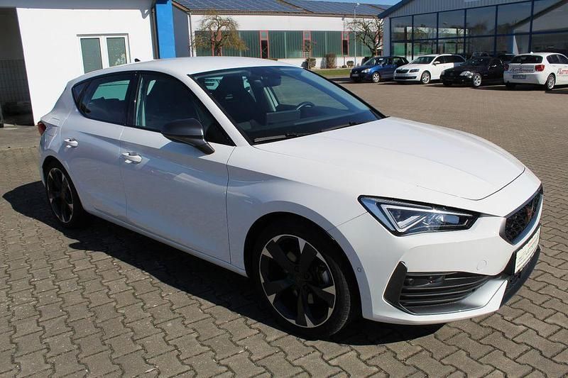 Używany Cupra Leon 204 KM (150 kW) 2023 Biały Sedan/Limuzyna