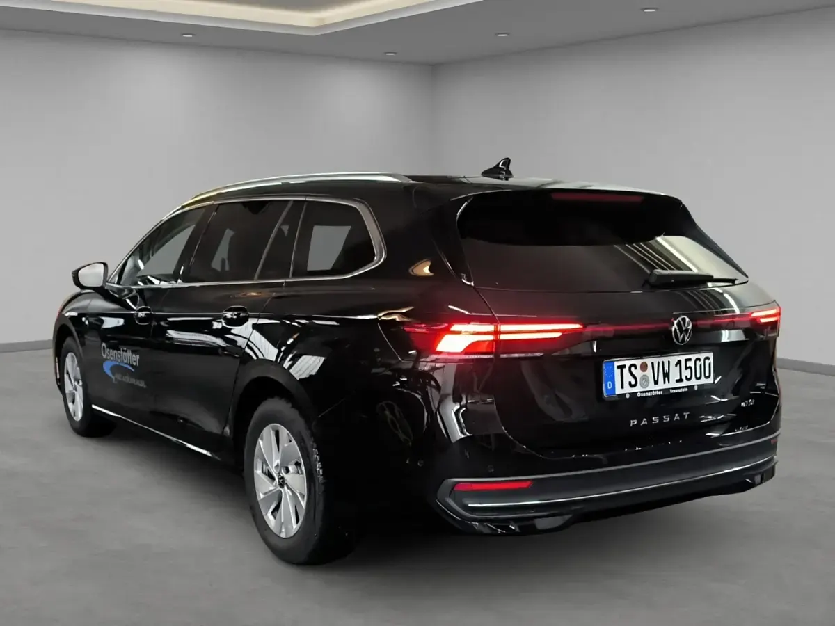 Gebraucht VW Passat Business 150 PS (110 kW) 2024 Schwarz Kombi