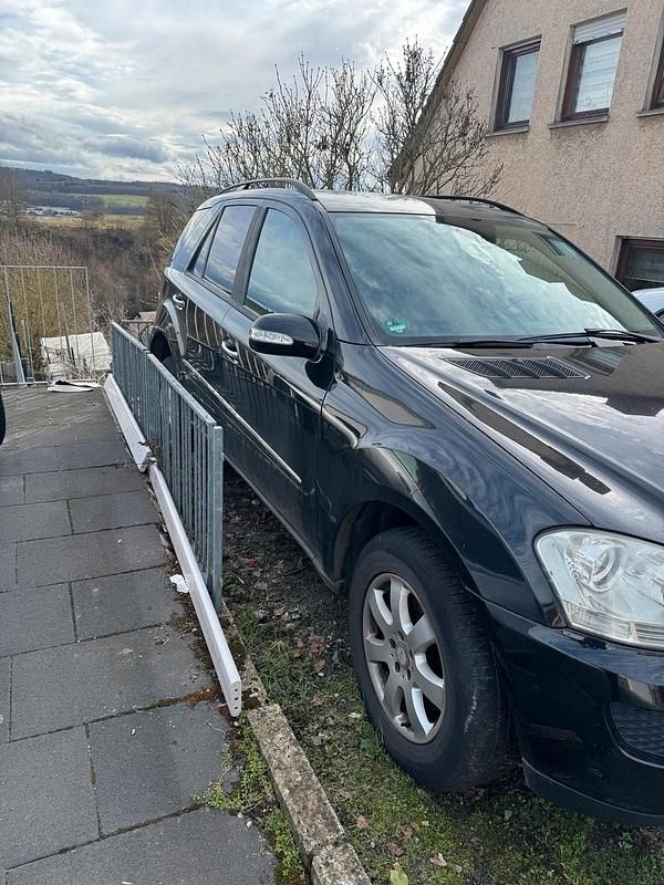 Gebraucht Mercedes ML280 190 PS (139 kW) 2006 Schwarz SUV