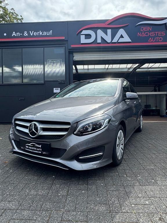 Grau Gebraucht 2016 Mercedes B200 Van / Kleinbus | 17.995 € (Fairer Preis) - Bild 1/4