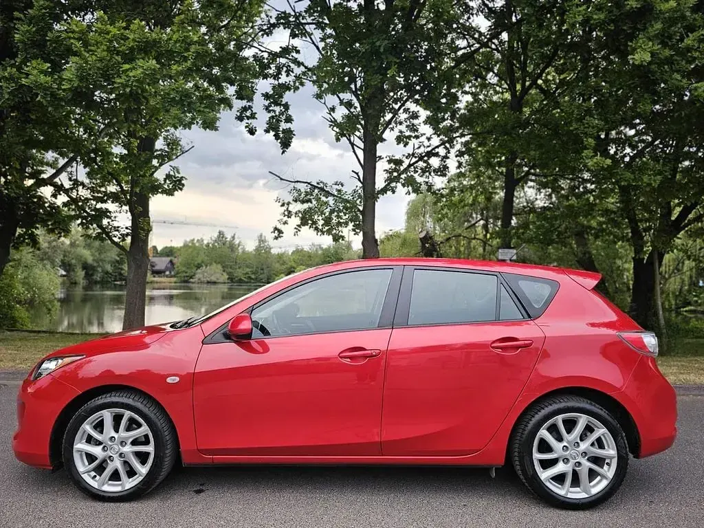 Używany Mazda 3 Edition 150 KM (110 kW) 2012 Czerwony Sedan/Limuzyna