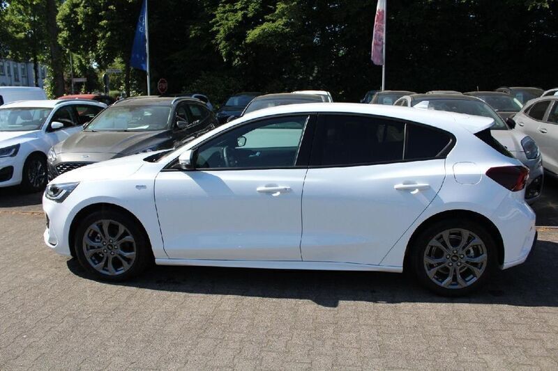 Gebraucht Ford Focus ST-Line 125 PS (91 kW) 2023 Weiß Limousine