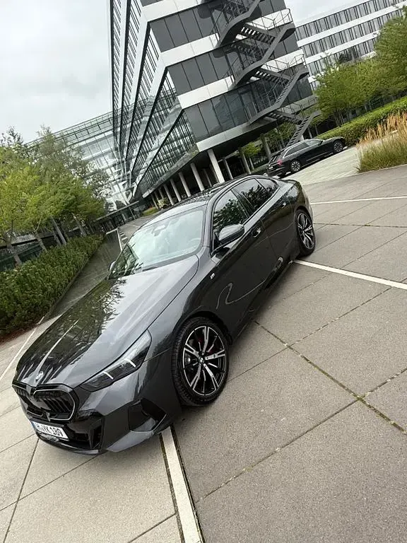 Gebraucht BMW 520 Performance 197 PS (144 kW) 2023 Schwarz Limousine