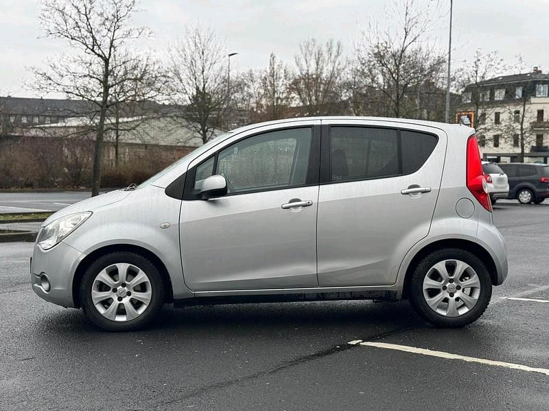 Gebraucht Opel Agila 86 PS (63 kW) 2009 Silber Kleinwagen