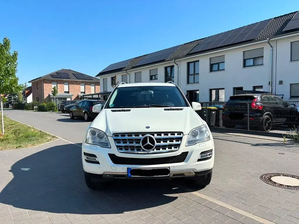 Gebraucht Mercedes ML350 231 PS (169 kW) 2011 Weiß SUV