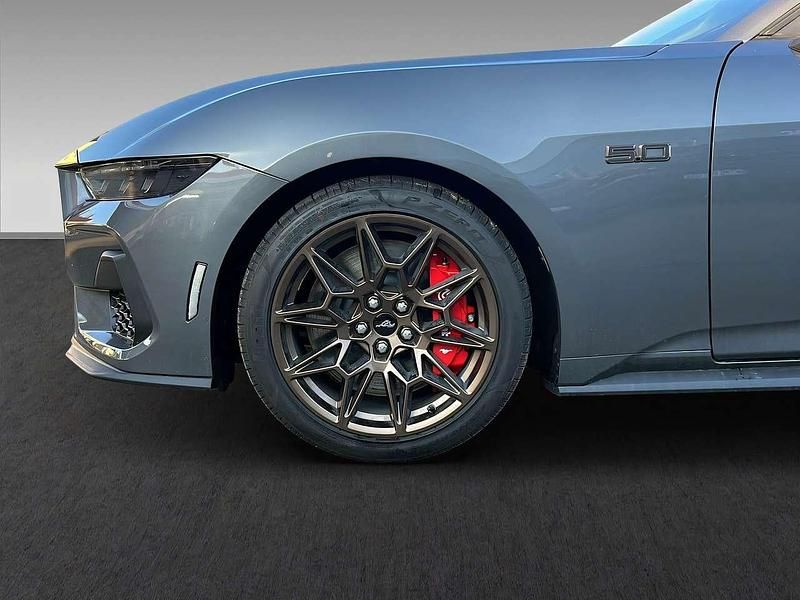 Neu Ford Mustang GT 446 PS (328 kW) 2026 Carbonized gray/asher gray Kleinwagen