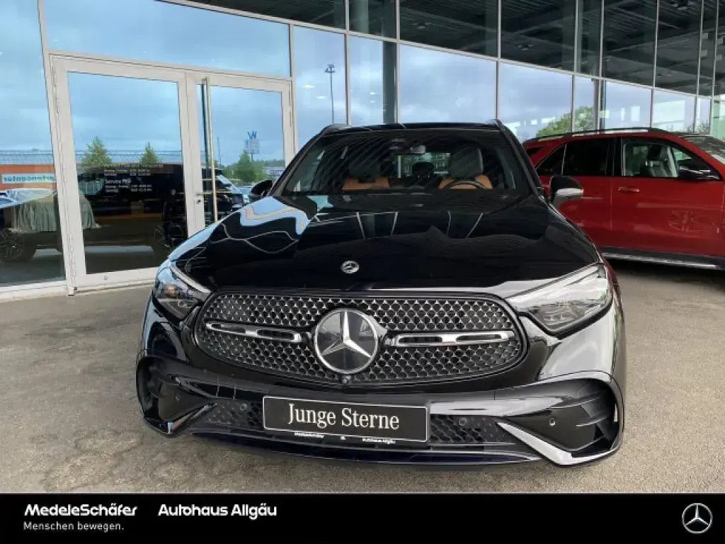 Gebraucht Mercedes GLC300 AMG 269 PS (197 kW) 2023 Unilack schwarz SUV