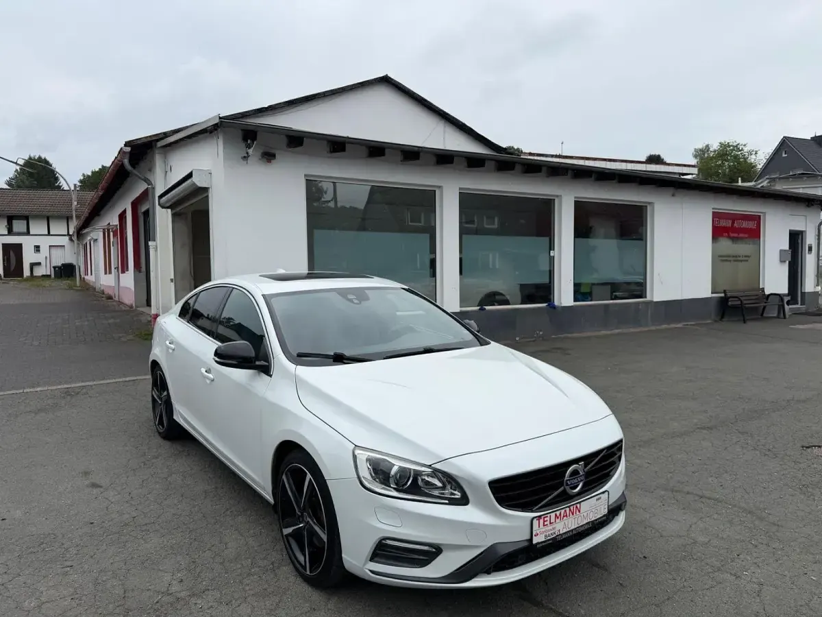 Gebraucht Volvo S60 Momentum 224 PS (164 kW) 2016 Crystal white Limousine