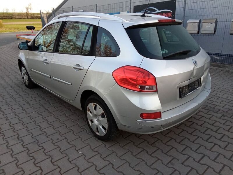 Gebraucht Renault Clio II Dynamique 101 PS (74 kW) 2010 Silber Limousine