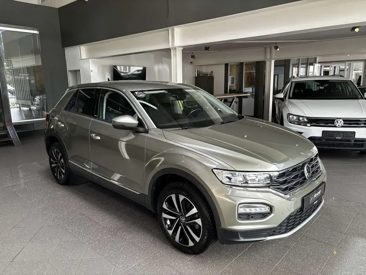 Gebraucht VW T-Roc United 150 PS (110 kW) 2020 Kurkumagelb metallic SUV