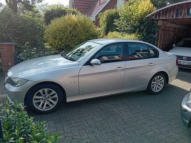 Gebraucht BMW 318 143 PS (105 kW) 2008 Silber Limousine