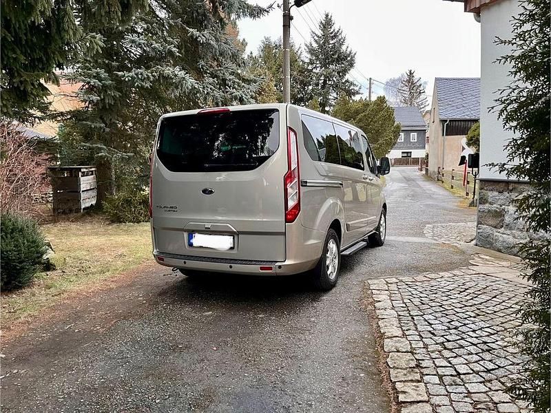 Gebraucht Ford Tourneo Titanium 155 PS (114 kW) 2015 Beige Van / Kleinbus