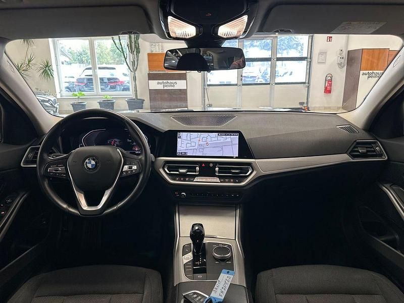 Gebraucht BMW 318 Advantage 150 PS (110 kW) 2022 Schwarz Limousine