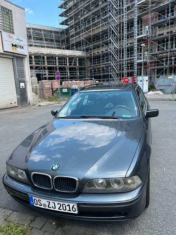 Grau Gebraucht 2003 BMW 520 Exclusive Kombi | 2.350 € (Guter Preis) - Bild 1/4