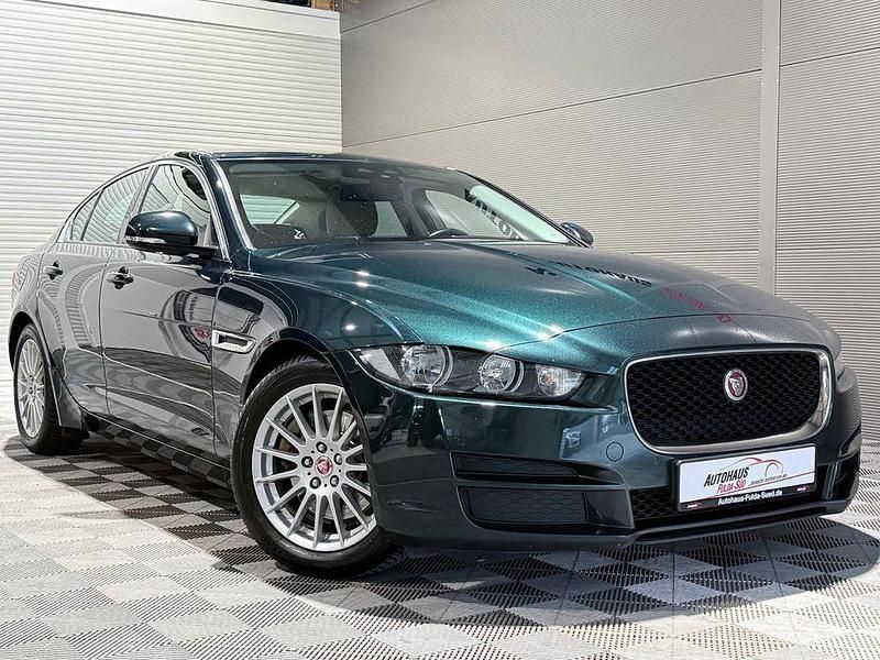 Grün Gebraucht 2018 Jaguar XE Limousine | 9.970 € (Guter Preis) - Bild 1/3