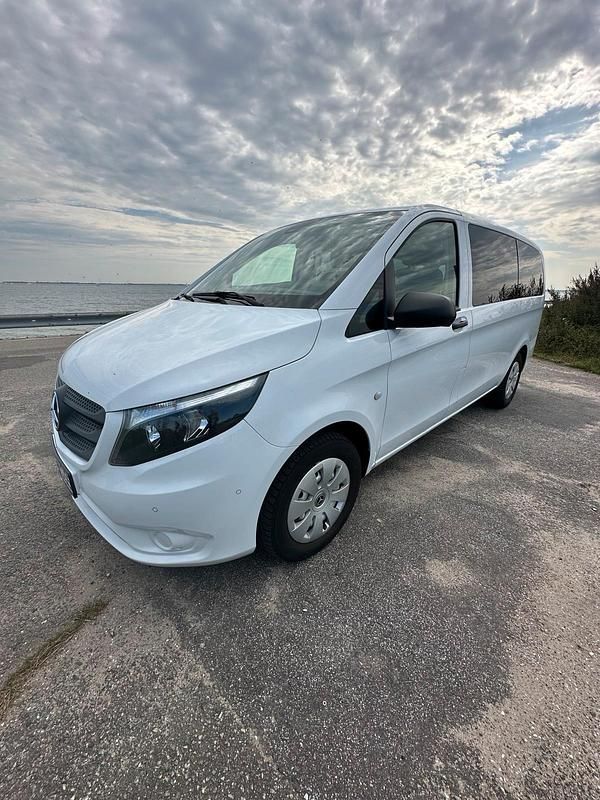 Weiß Gebraucht 2019 Mercedes Vito Edition Van / Kleinbus | 35.700 € - Bild 1/4