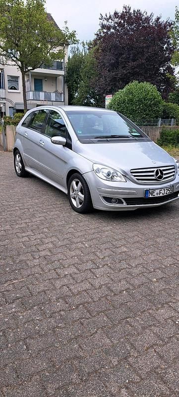 Silber Gebraucht 2007 Mercedes B180 Van / Kleinbus | 1.000 € (Guter Preis) - Bild 1/4
