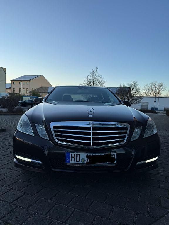 Second-hand Mercedes E250 204 CP (150 kW) 2010 Maro Berlinǎ