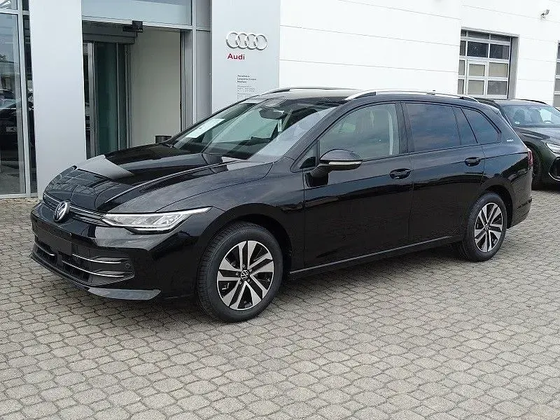 Używany VW Golf VIII 150 KM (110 kW) 2025 Czarny Kombi