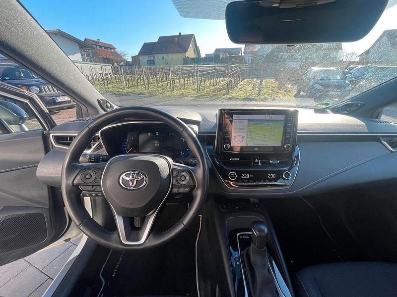 Gebraucht Toyota Corolla Team 152 PS (111 kW) 2020 Weiß Limousine