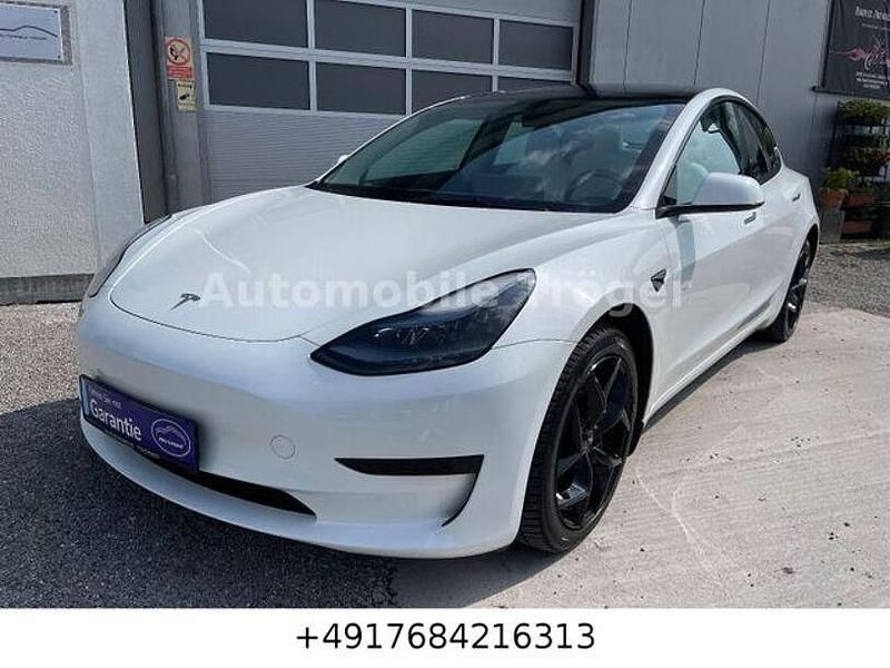 Weiß Gebraucht 2023 Tesla Model 3 RWD Limousine | 28.399 € (Fairer Preis) - Bild 1/4