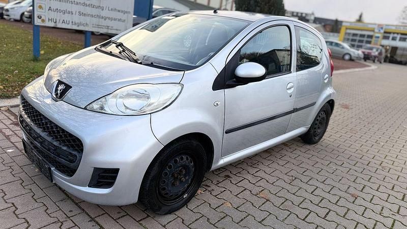 Gebraucht Peugeot 107 Urban Move 68 PS (50 kW) 2008 Grau Kleinwagen
