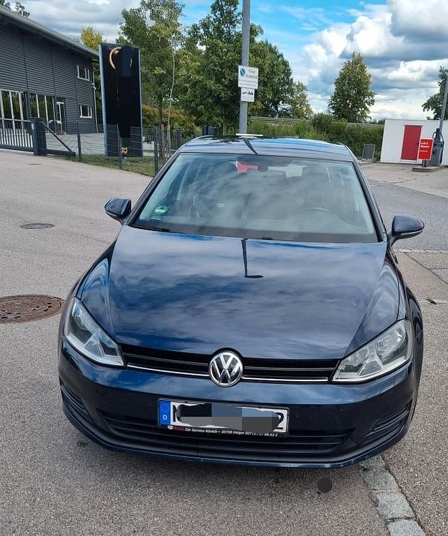 Blau Gebraucht 2014 VW Golf VII Comfortline Limousine | 10.499 € (Fairer Preis) - Bild 1/3