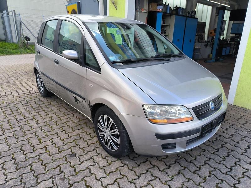 Gebraucht Fiat Idea 95 PS (69 kW) 2005 Silber Van / Kleinbus