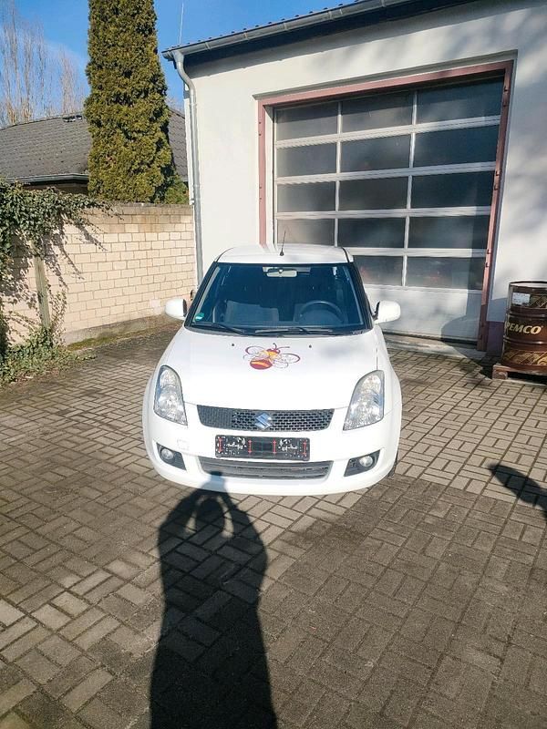 Gebraucht Suzuki Swift 92 PS (67 kW) 2009 Weiß Kleinwagen