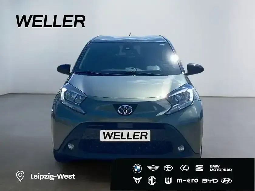 Gebraucht Toyota Aygo 72 PS (52 kW) 2022 Cardamon green / night sky black (gruen) Kleinwagen