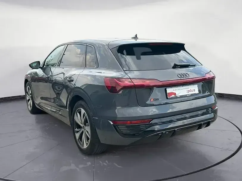 Gebraucht Audi Q8 e-tron S-Line 250 kW (340 PS) 2023 Magnetgrau SUV