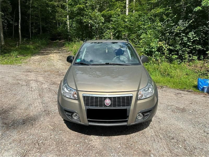 Gold Gebraucht 2009 Fiat Sedici Dynamic SUV | 3.500 € (Fairer Preis) - Bild 1/4