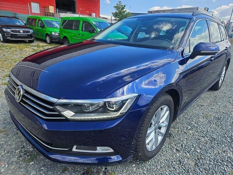 Blau Gebraucht 2019 VW Passat Comfortline Kombi | 12.971 € (Guter Preis) - Bild 1/4