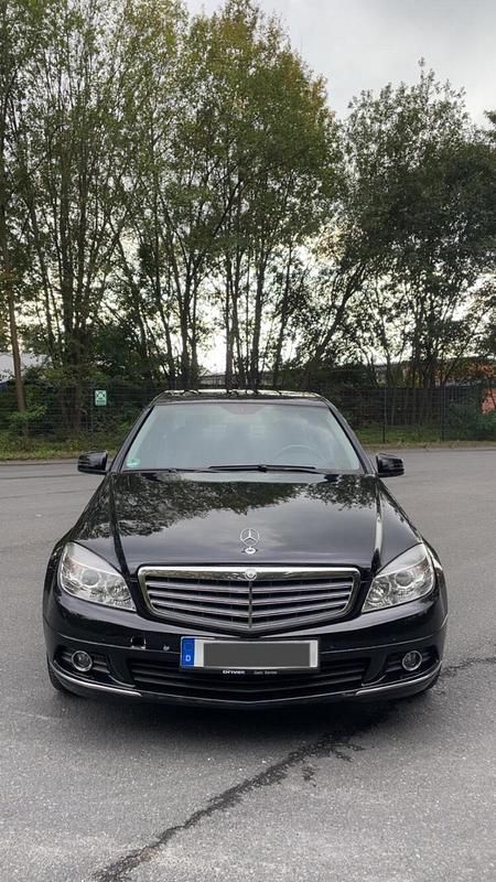 Schwarz Gebraucht 2009 Mercedes C350 Limousine | 7.000 € (Fairer Preis) - Bild 1/4