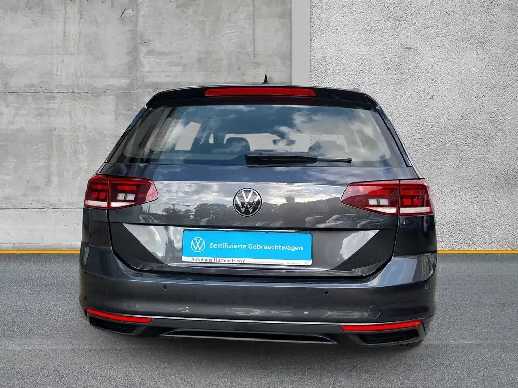 Gebraucht VW Passat Basis 150 PS (110 kW) 2022 Grau Kombi