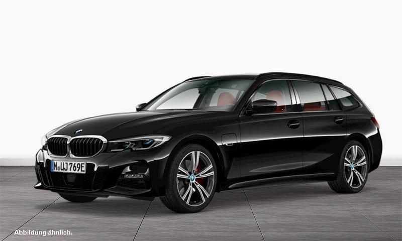 Saphirschwarz Gebraucht 2021 BMW 330e Sport Line Kombi | 33.490 € (Etwas zu teuer) - Bild 1/4