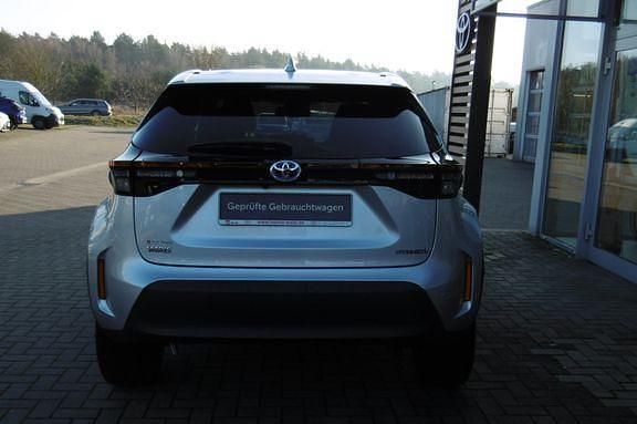 Gebraucht Toyota Yaris Hybrid Elegant 116 PS (85 kW) 2021 Shimmering silver metallic