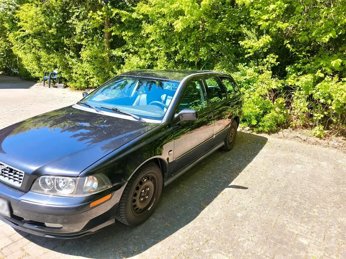 Gebraucht Volvo V40 122 PS (89 kW) 2004 Schwarz Kombi