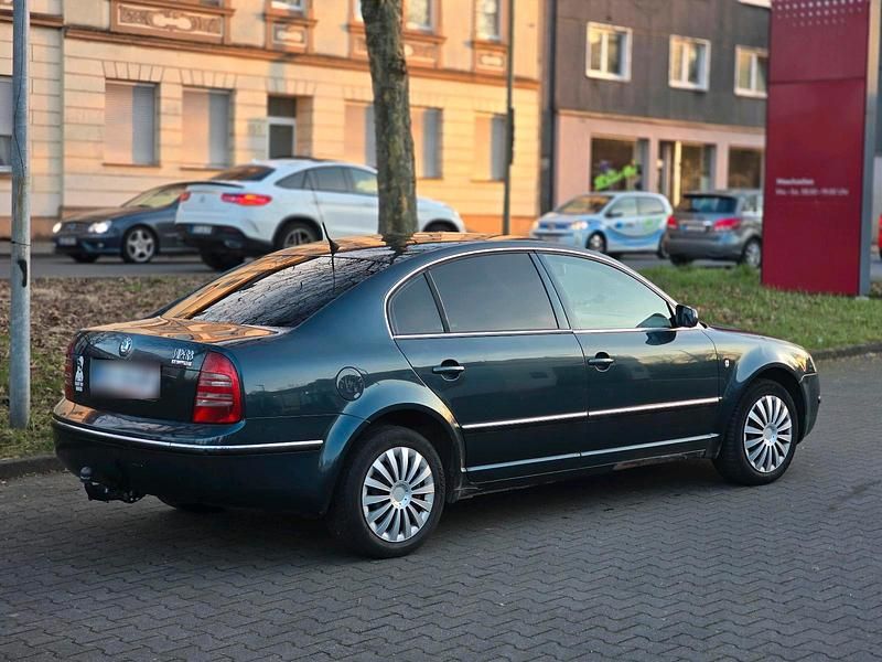 Gebraucht Skoda Superb 131 PS (96 kW) 2003 Grün Limousine