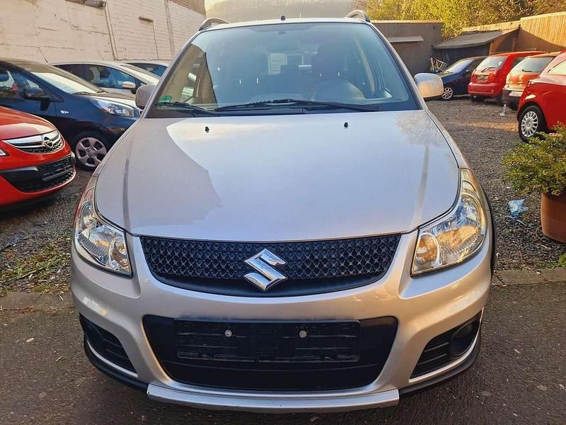 Gebraucht Suzuki SX4 Club 107 PS (78 kW) 2011 Silber SUV