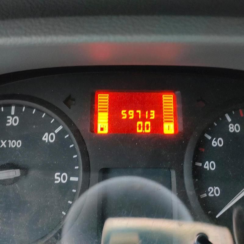 Grün Gebraucht 2010 Renault Master | 15.000 € - Bild 1/4