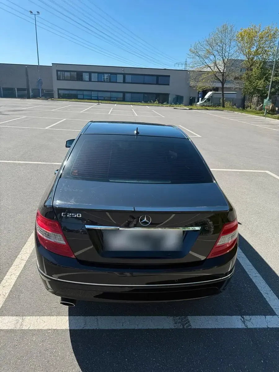 Gebraucht Mercedes C250 204 PS (150 kW) 2011 Schwarz Limousine
