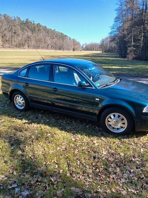 Grün Gebraucht 2003 VW Passat Basis Limousine | 1.990 € (Fairer Preis) - Bild 1/4