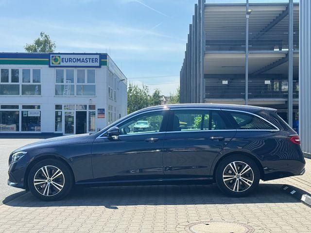 Blau Gebraucht 2021 Mercedes E300 Limousine | 34.980 € (Superpreis) - Bild 1/3