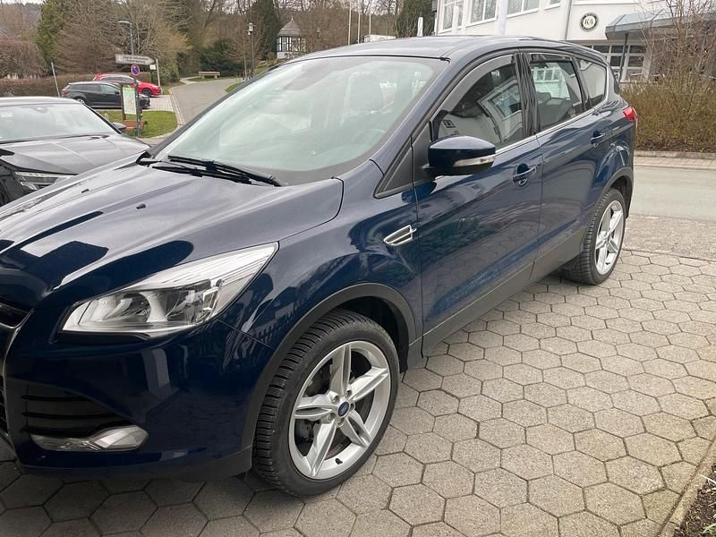 Gebraucht Ford Kuga 125 PS (91 kW) 2016 Blau SUV