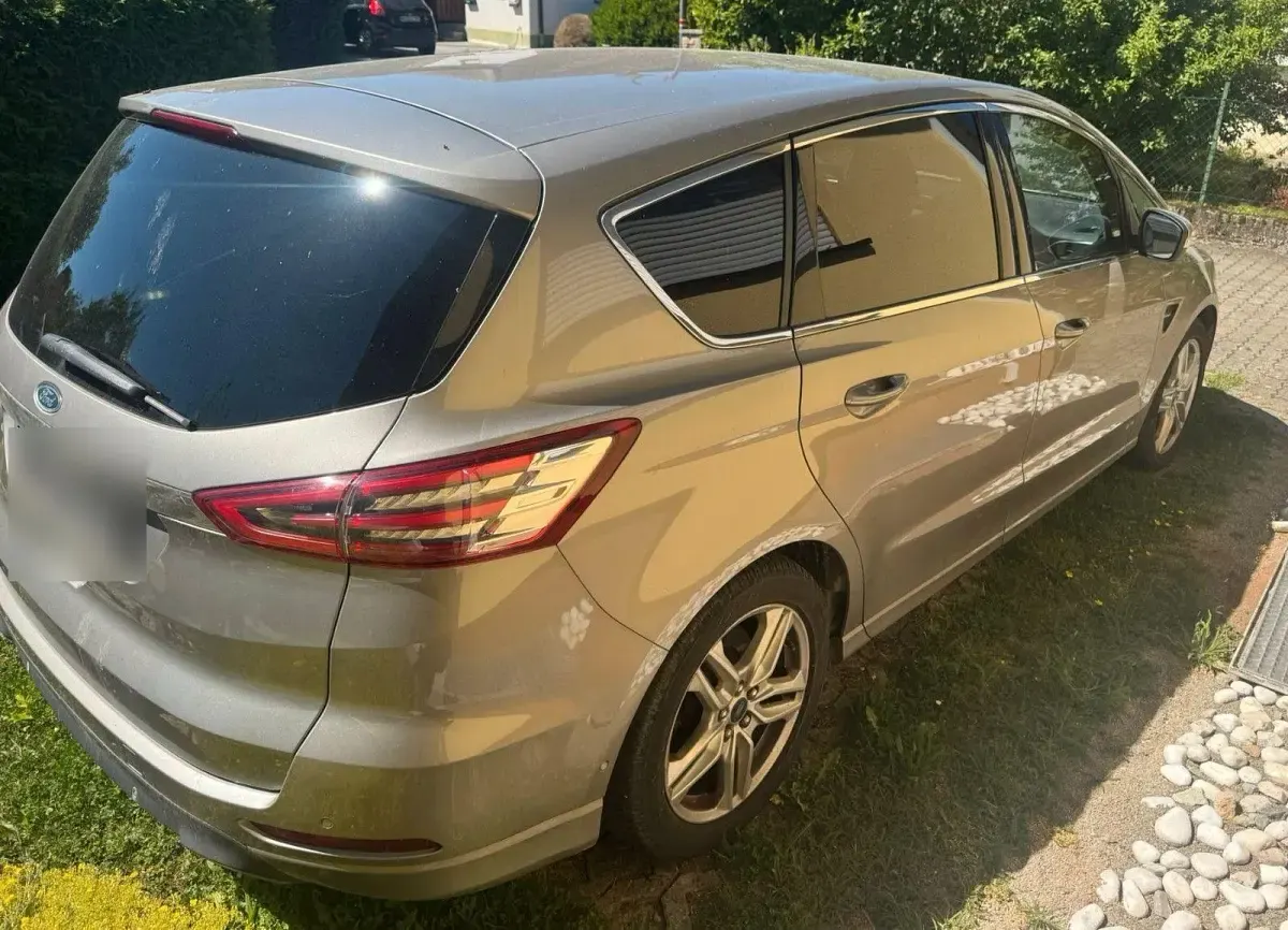 Gebraucht Ford S-MAX Titanium 179 PS (131 kW) 2017 Beige Van / Kleinbus