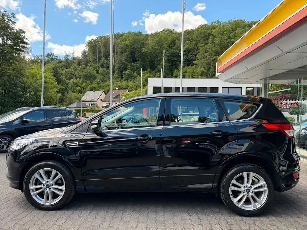 Gebraucht Ford Kuga Individual 150 PS (110 kW) 2016 Schwarz SUV