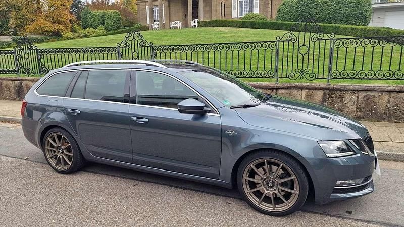 Gebraucht 2019 Skoda Octavia LAURIN & KLEMENT Kombi | 17.900 € (Fairer Preis) - Bild 1/4