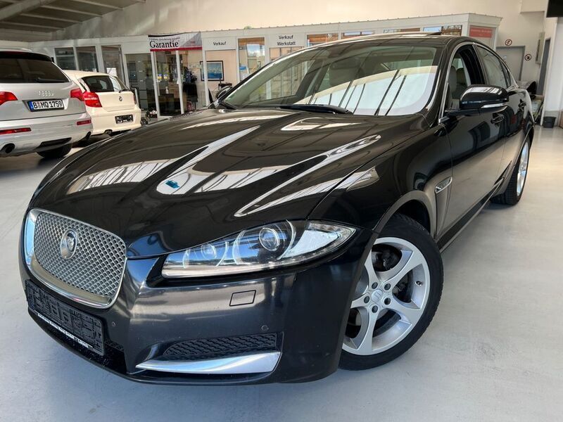 Schwarz Gebraucht 2013 Jaguar XF Limousine | 11.900 € - Bild 1/4